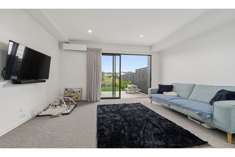 Photo of property in 2/46 Jane Maree Road, Kumeu, 0810