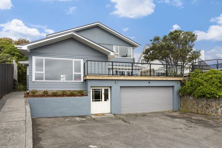 Photo of property in 70 Kahu Road, Paremata, Porirua, 5024