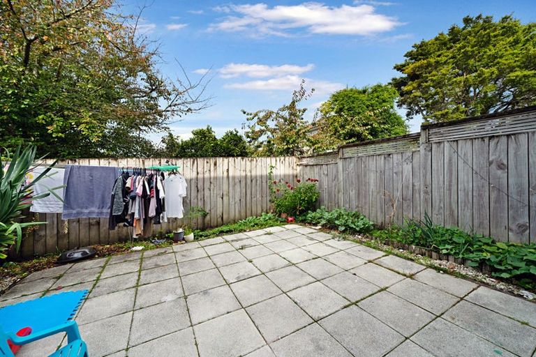 Photo of property in 6/45a Swanson Road, Henderson, Auckland, 0610