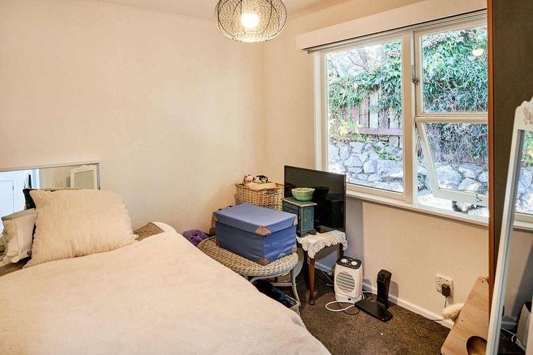 Photo of property in 76 Grays Road, Camborne, Porirua, 5026