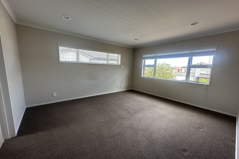 Photo of property in 4 Lorenzo Way, Flat Bush, Auckland, 2016