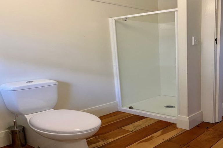 Photo of property in 70-72 Vauxhall Road, Devonport, Auckland, 0624