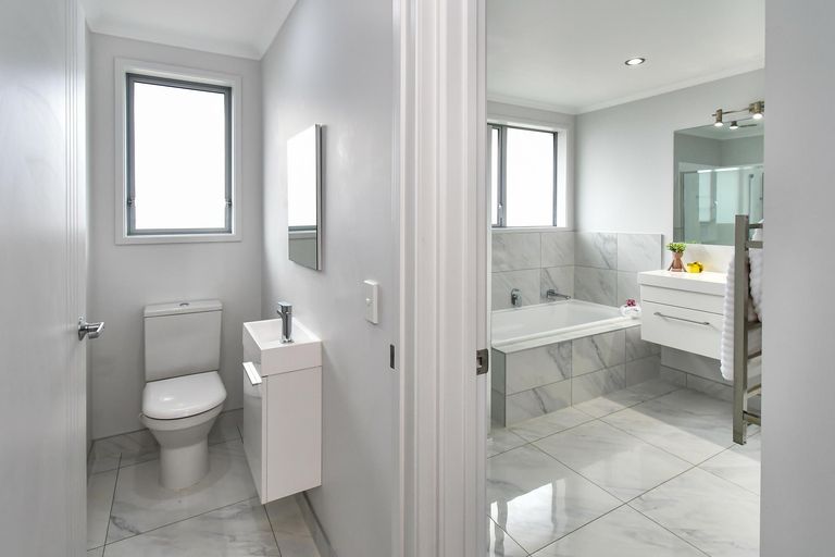 Photo of property in 106 Helenslee Road, Pokeno, 2472