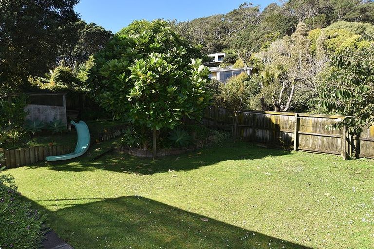 Photo of property in 24 Domain Crescent, Muriwai, Waimauku, 0881