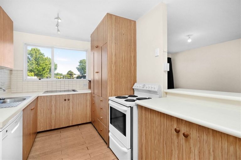 Photo of property in 16 Kruse Place, Redwood, Christchurch, 8051