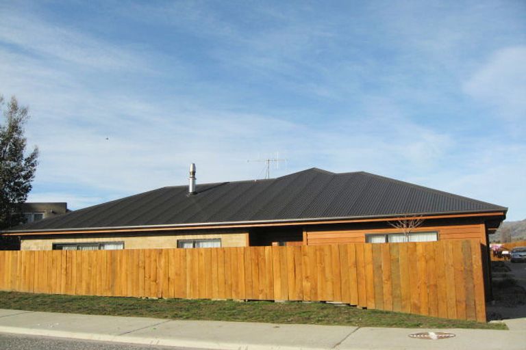 Photo of property in 1b Niger Street, Wanaka, 9305