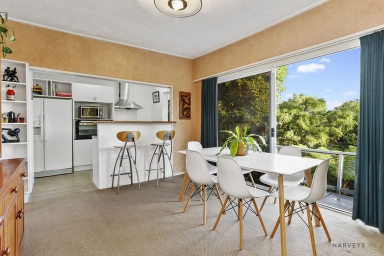 Photo of property in 94 Takahe Road, Titirangi, Auckland, 0604