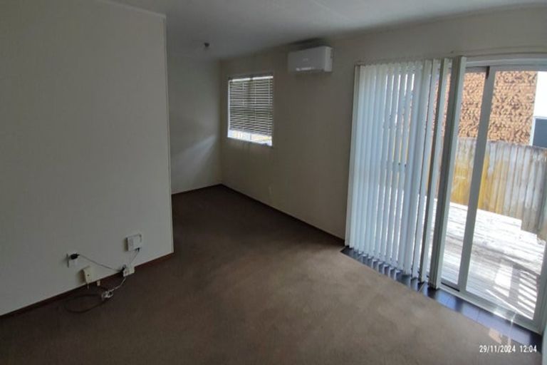 Photo of property in 3/1 Tomintoul Place, Highland Park, Auckland, 2010