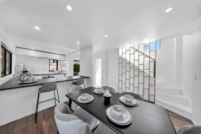 Photo of property in 17b Lynton Road, Bucklands Beach, Auckland, 2012
