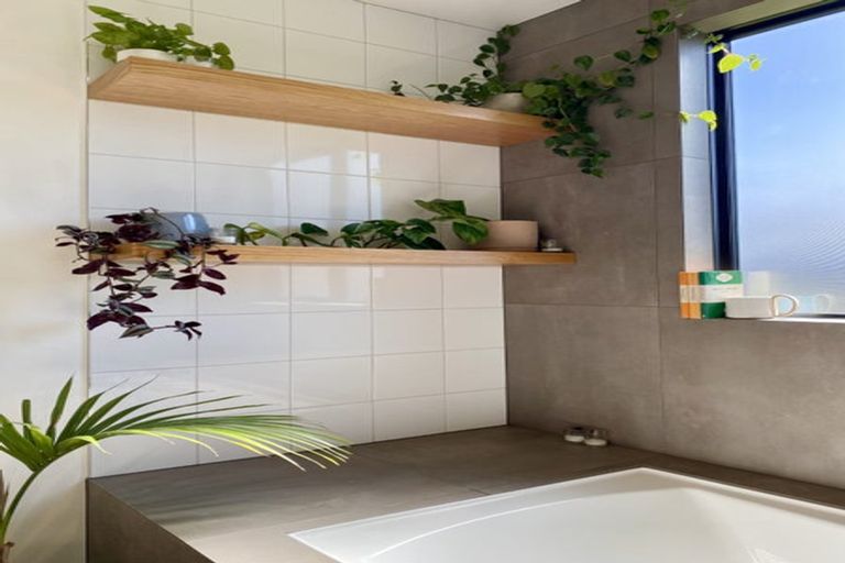 Photo of property in 13 Tuke Lane, Wanaka, 9305