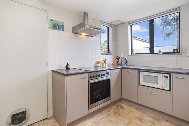 Photo of property in 18 Secoia Crescent, Mangere, Auckland, 2022