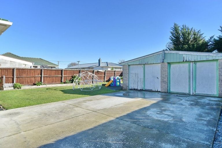 Photo of property in 92 Frensham Crescent, Woolston, Christchurch, 8062