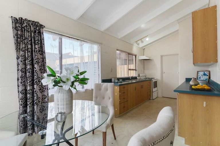 Photo of property in 20a Kindergarten Drive, Conifer Grove, Takanini, 2112