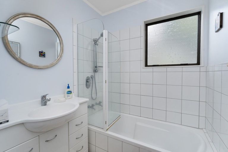 Photo of property in 10 Amokura Street, Waikanae, 5036