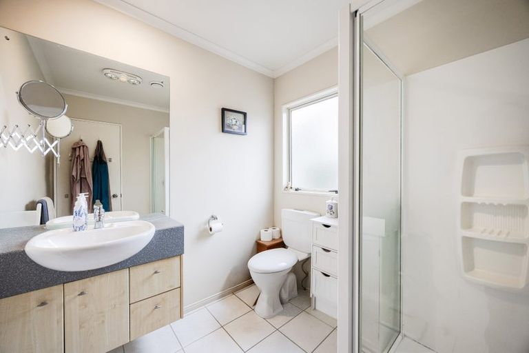 Photo of property in 4 Applebox Lane, Henderson, Auckland, 0612