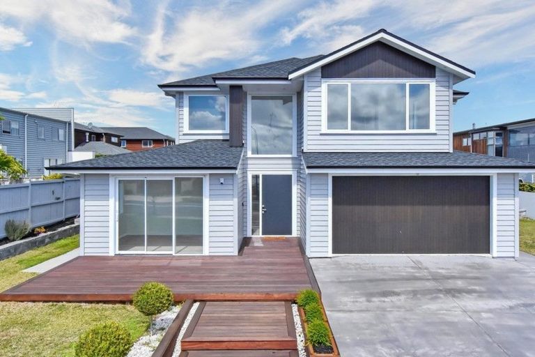 Photo of property in 16 Milano Boulevard, Karaka, Papakura, 2113