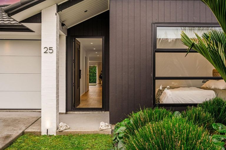 Photo of property in 25 Nobilo Road, Kumeu, 0810