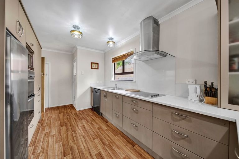 Photo of property in 32 Beaumont Crescent, Frankleigh Park, New Plymouth, 4310