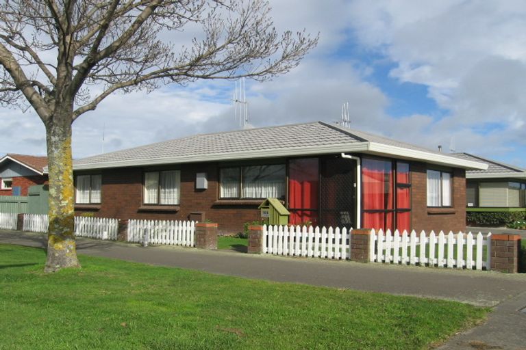 Photo of property in 1 Edgecombe Court, Roslyn, Palmerston North, 4414