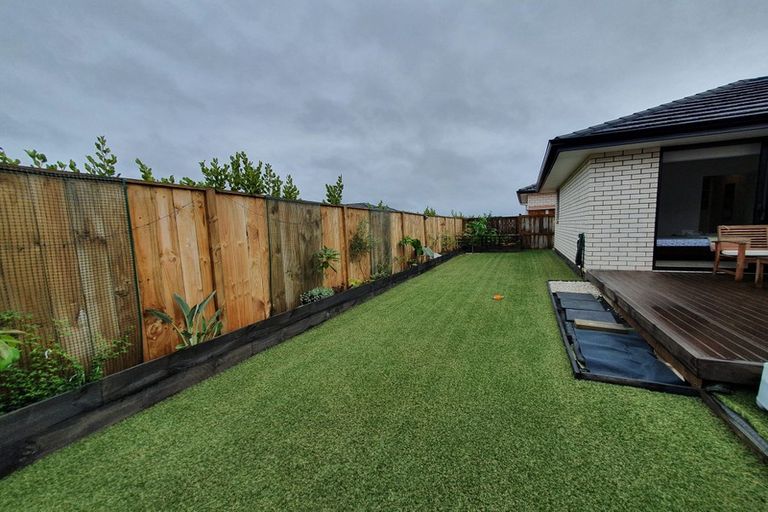 Photo of property in 65 Nobilo Road, Kumeu, 0810