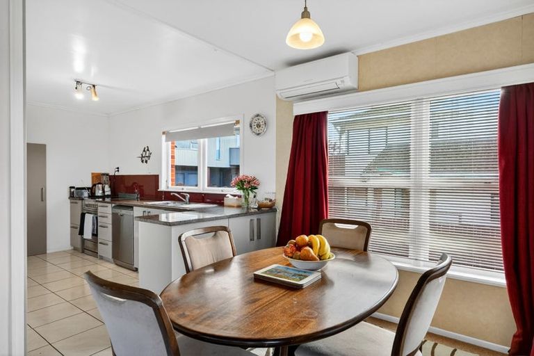 Photo of property in 1/2 Tye Road, Hillcrest, Auckland, 0627