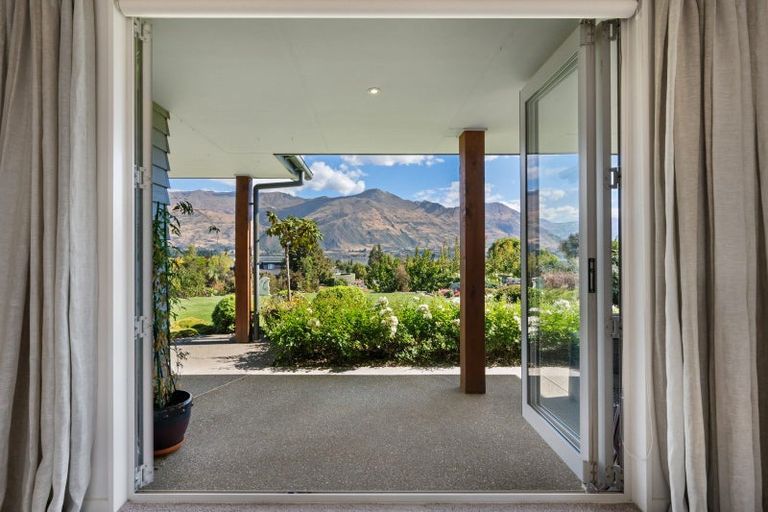 Photo of property in 28 Greenbelt Place, Wanaka, 9305