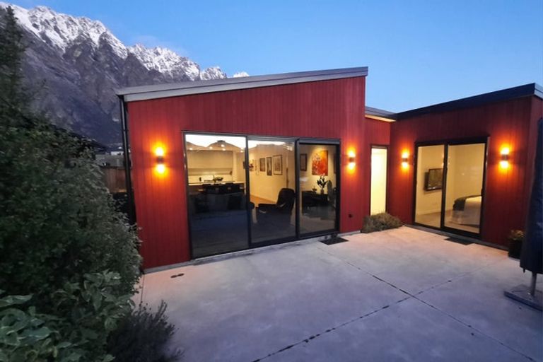 Photo of property in 84 Howden Drive, Jacks Point, 9371
