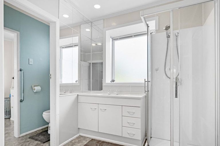 Photo of property in 23 Taupaki Road, Taupaki, Henderson, 0782