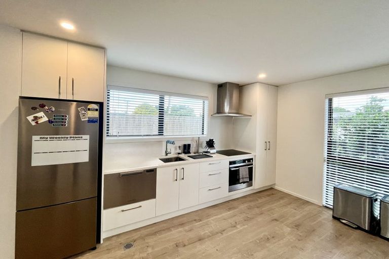 Photo of property in 1/12 Enderby Drive, Te Atatu Peninsula, Auckland, 0610