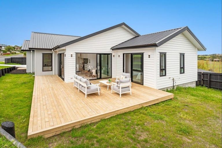 Photo of property in 35 Brigitte View, Snells Beach, 0920
