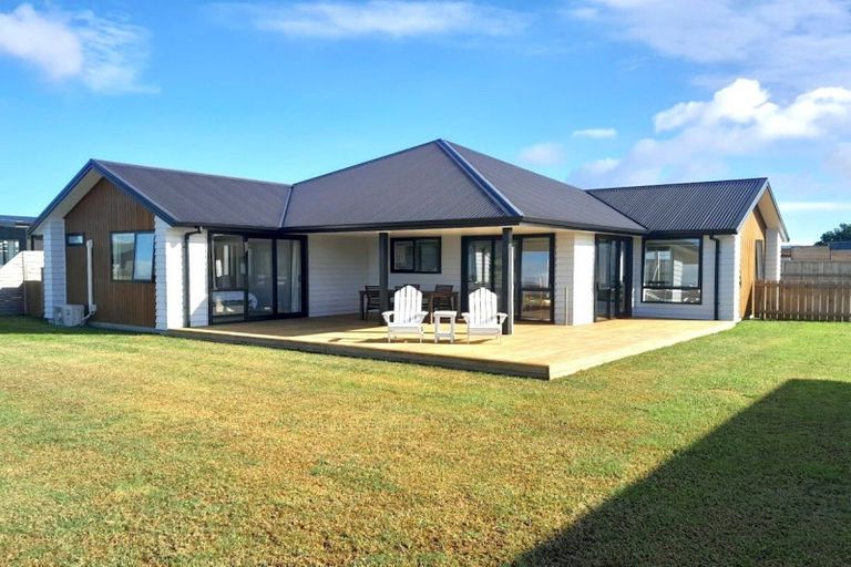 Photo of property in 126 Ngaio Drive, Matarangi, Whitianga, 3592