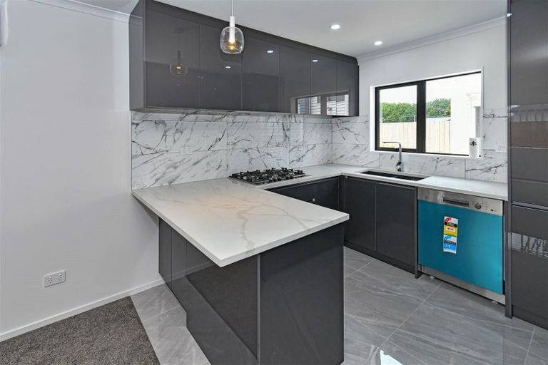 Photo of property in 20a Survila Street, Takanini, 2110