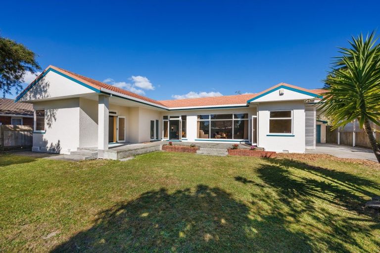 Photo of property in 16 College Street, Awapuni, Palmerston North, 4412