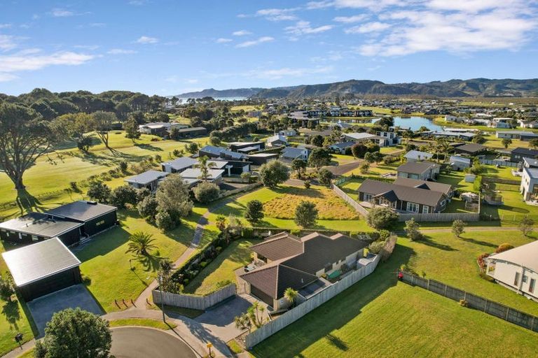 Photo of property in 106 Benjamin Place, Matarangi, Whitianga, 3592