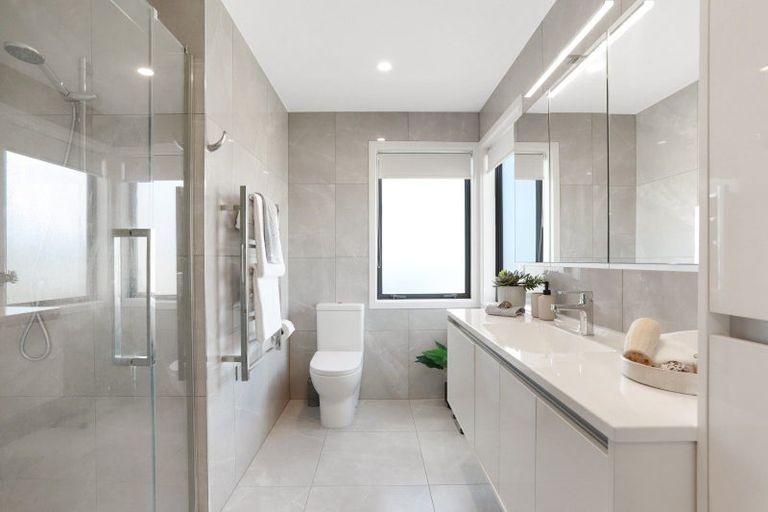 Photo of property in 1 Newhaven Terrace, Mairangi Bay, Auckland, 0630