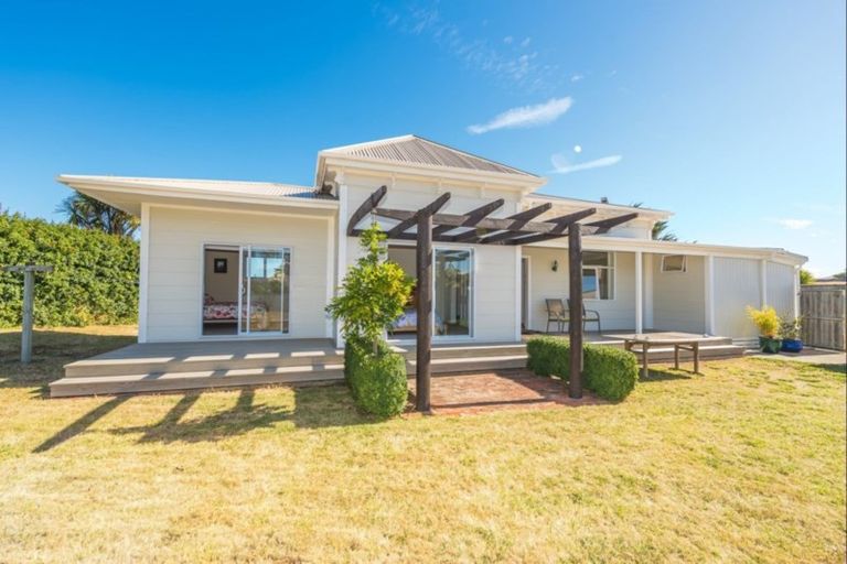 Photo of property in 8a Tirimoana Place, Otamatea, Whanganui, 4501