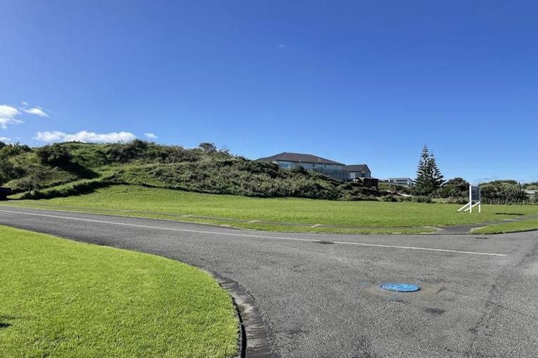 Photo of property in 16 Longbeach Drive, Castlecliff, Whanganui, 4501