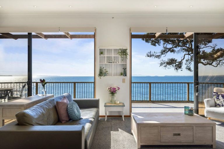 Photo of property in 19 View Road, Campbells Bay, Auckland, 0630