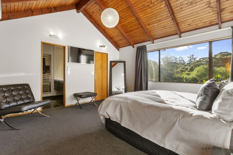 Photo of property in 19 Cochran Road, Oratia, Auckland, 0604