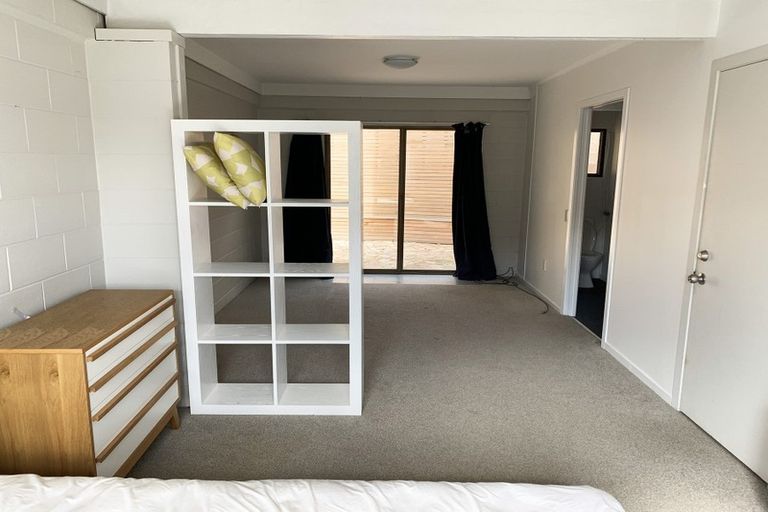 Photo of property in 1/18 Glenwood Avenue, Birkenhead, Auckland, 0626