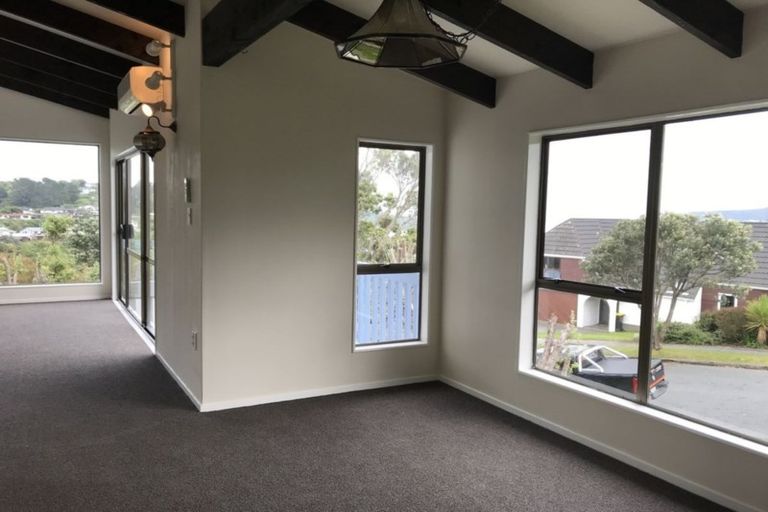 Photo of property in 18 Mercury Way, Whitby, Porirua, 5024