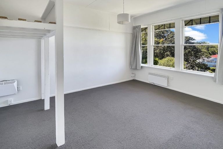 Photo of property in 150 Kelburn Parade, Kelburn, Wellington, 6012