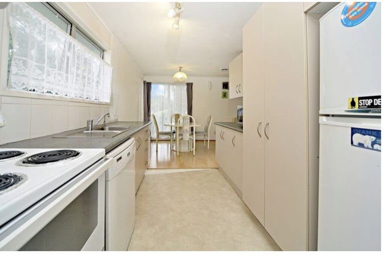 Photo of property in 24 Becker Drive, Weymouth, Auckland, 2103