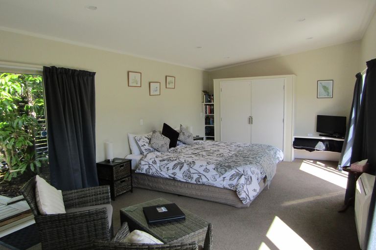 Photo of property in Apple Bnb, 3 Kaipatiki Rise, Haruru, 0204