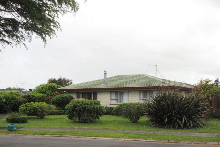 Photo of property in 1/8 Tatua Place, Conifer Grove, Takanini, 2112