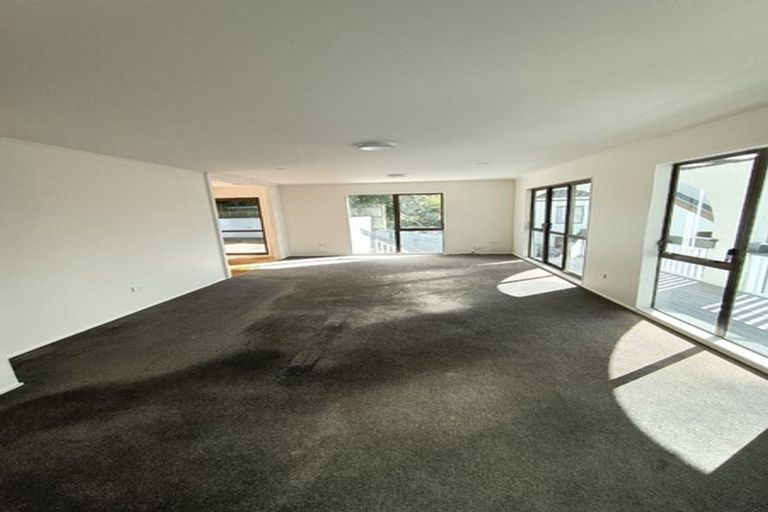 Photo of property in 98 Allington Road, Karori, Wellington, 6012