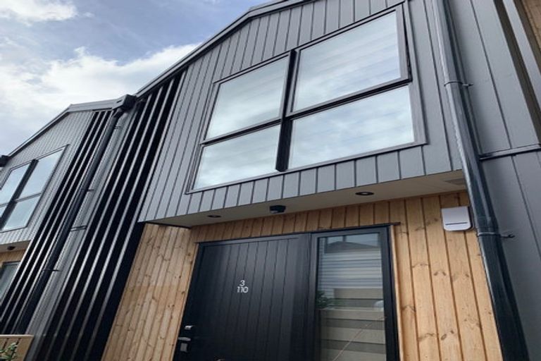 Photo of property in 3/110 Beach Road, Te Atatu Peninsula, 0610