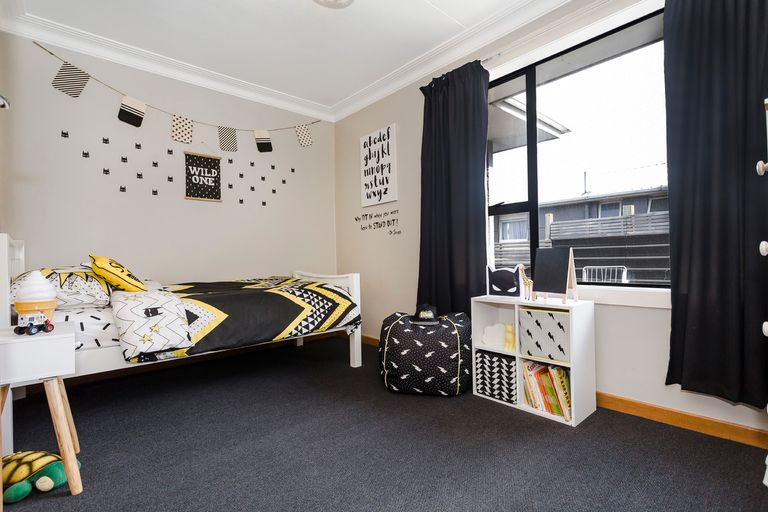 Photo of property in 33 Waldron Crescent, Green Island, Dunedin, 9018