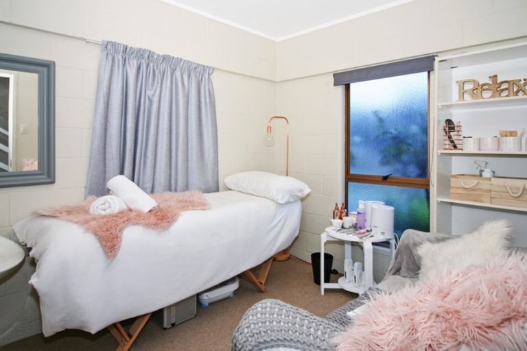 Photo of property in 49 Cumberland Street, Merrilands, New Plymouth, 4312