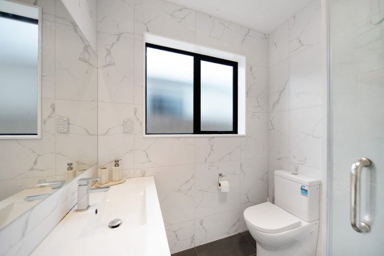 Photo of property in 11 Tuuhura Road, Pukekohe, 2120